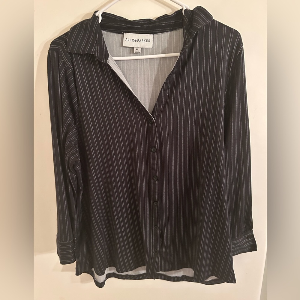 2/$20 Alex & Parker XL women’s top